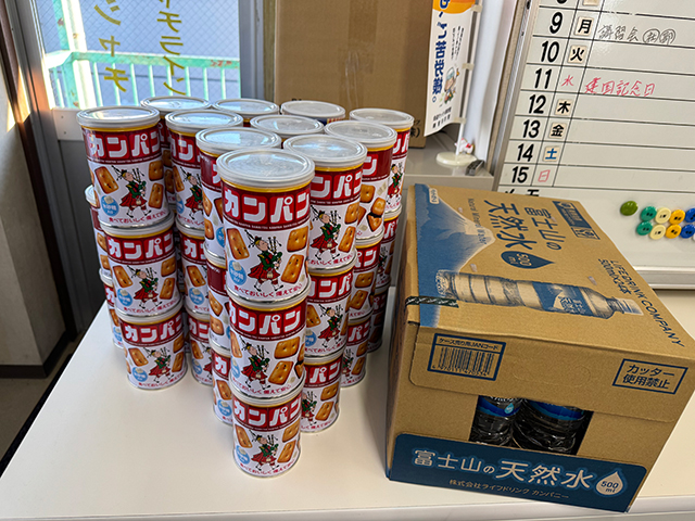 交通災害対策物資を配布致しました。